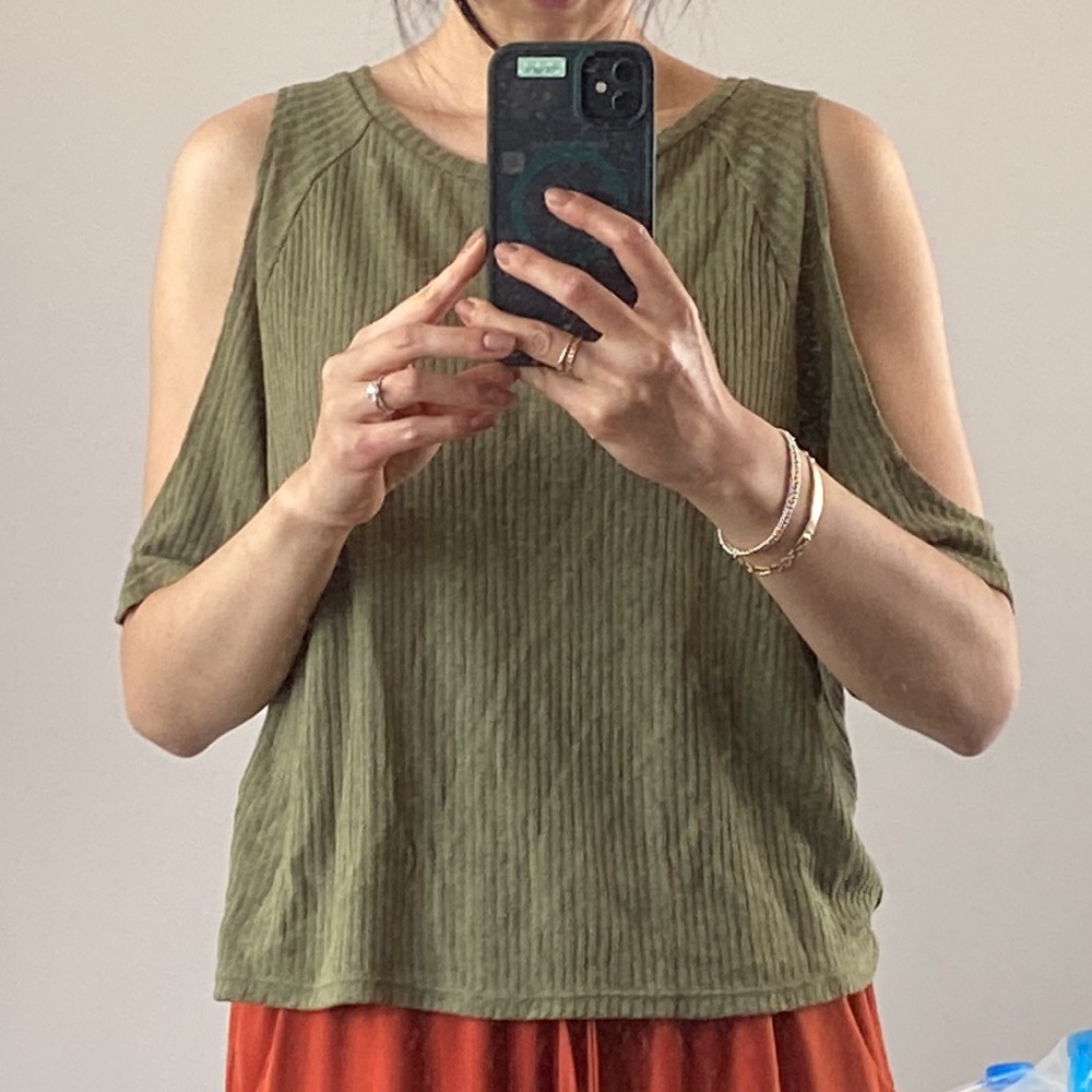 H&M Open Shoulder Top - Picture 4 of 5